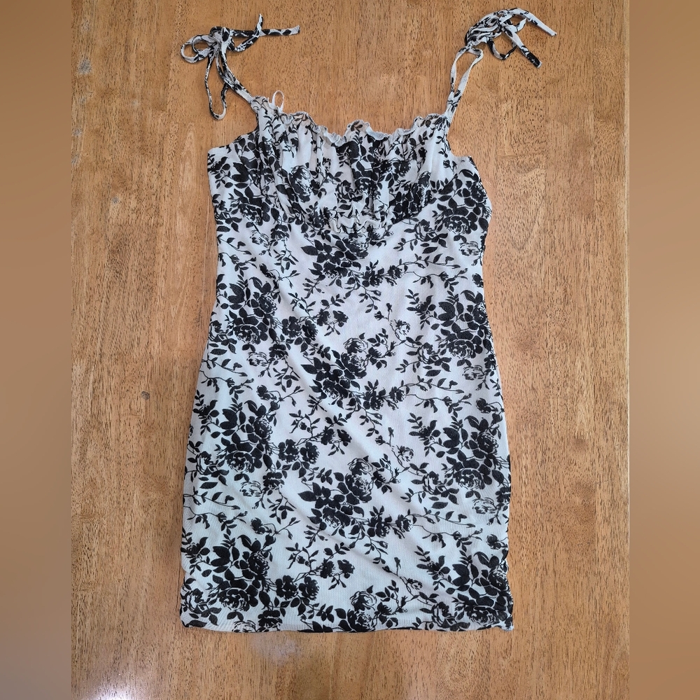 EUC black And White Floral Y2k Style Mini Dress